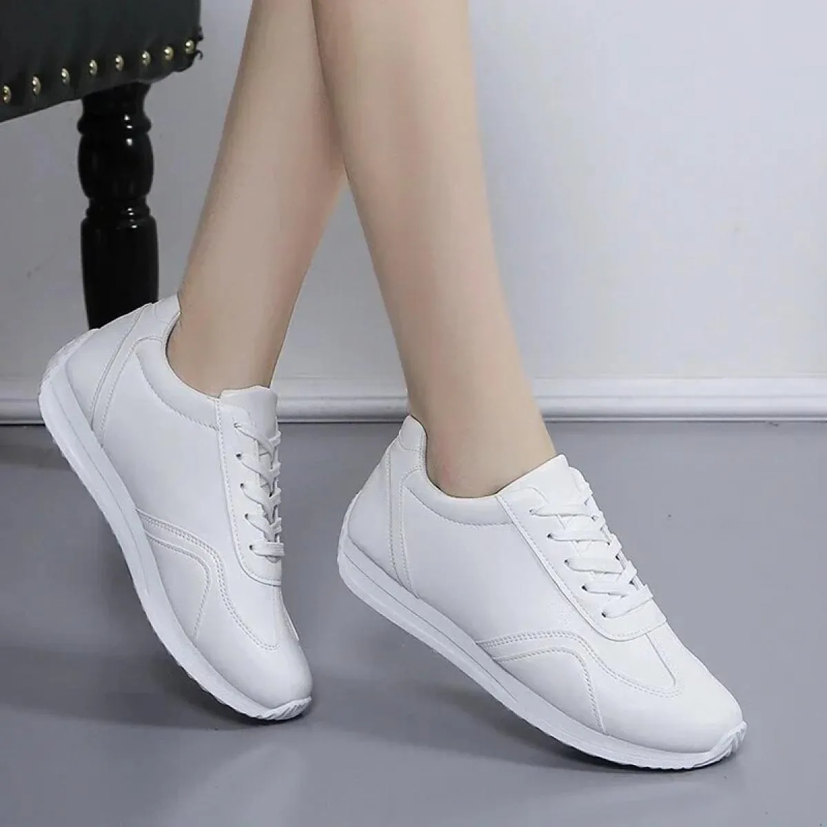 Sneakers in pelle bianca Scarpe vulcanizzate sportive Comode sneakers primaverili Scarpe casual Scuola di moda Tennis