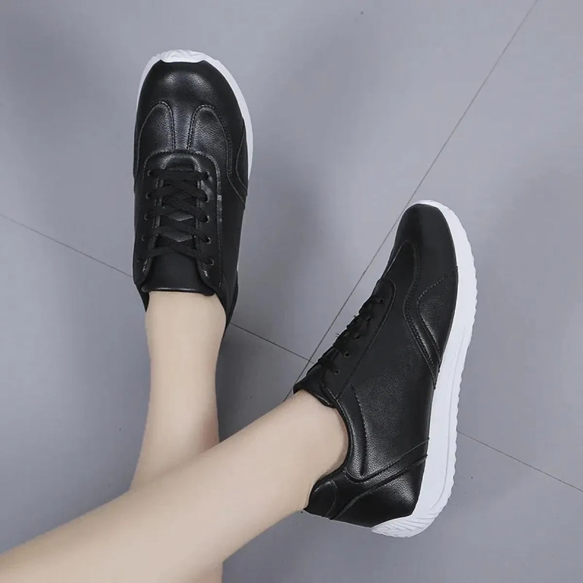 Sneakers in pelle bianca Scarpe vulcanizzate sportive Comode sneakers primaverili Scarpe casual Scuola di moda Tennis
