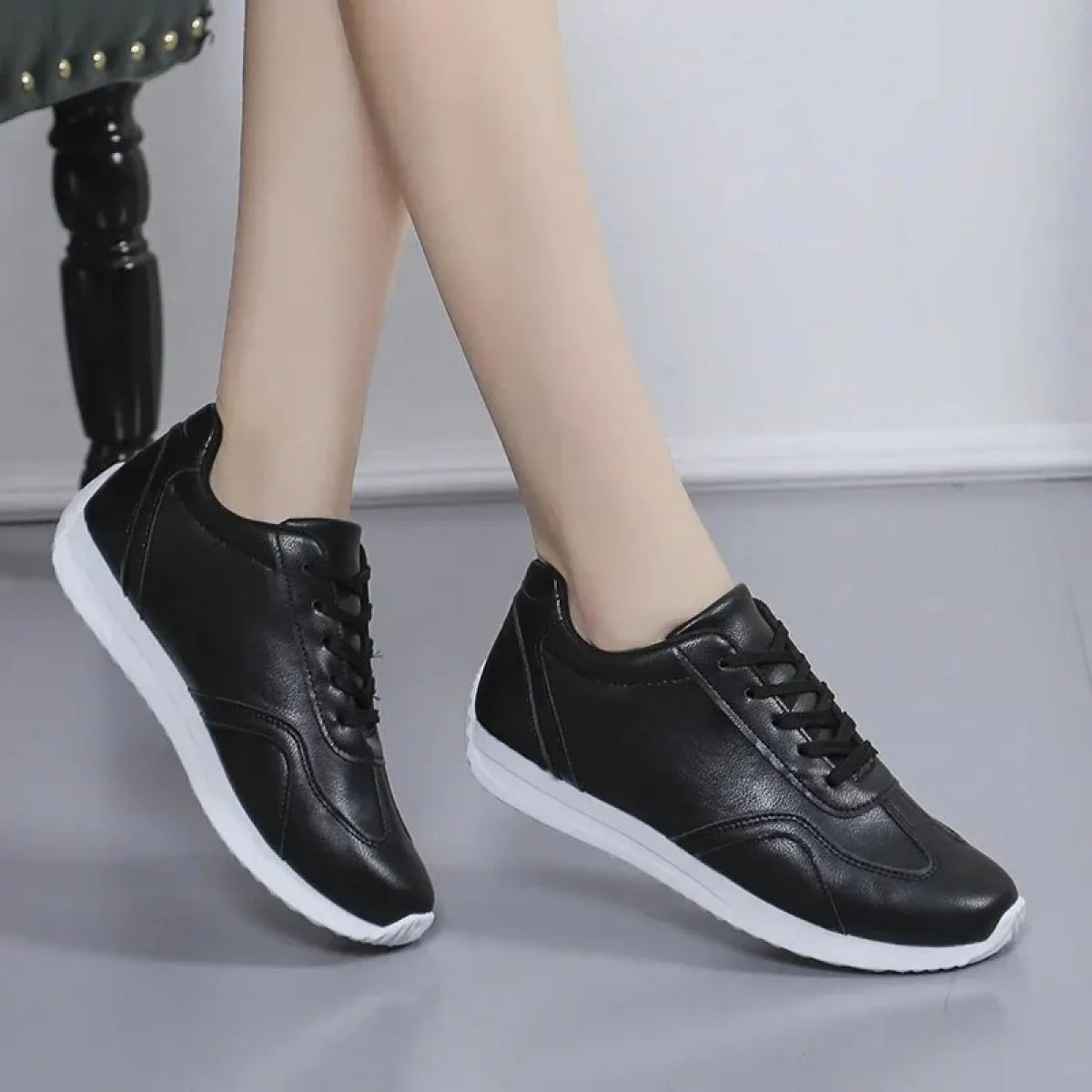 Sneakers in pelle bianca Scarpe vulcanizzate sportive Comode sneakers primaverili Scarpe casual Scuola di moda Tennis