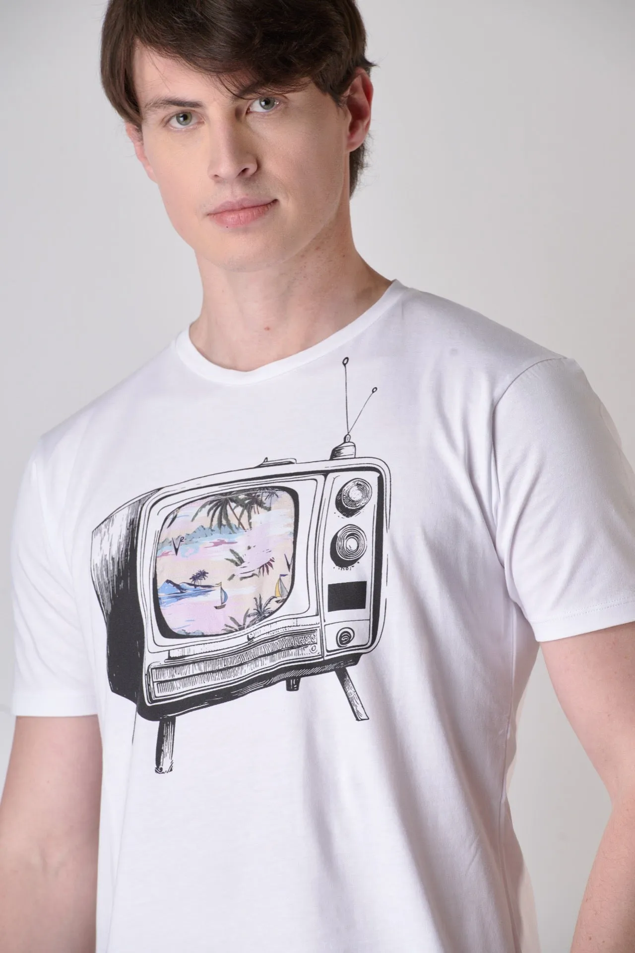 T-Shirt Bianca con Stampa Televisore e inserto in tessuto V2 ricamato