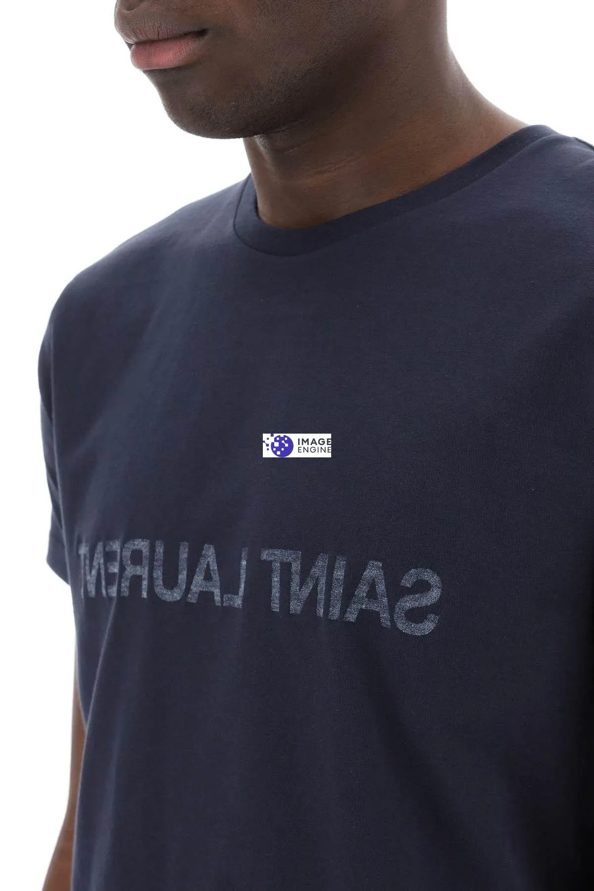 T-shirt con logo rovesciato