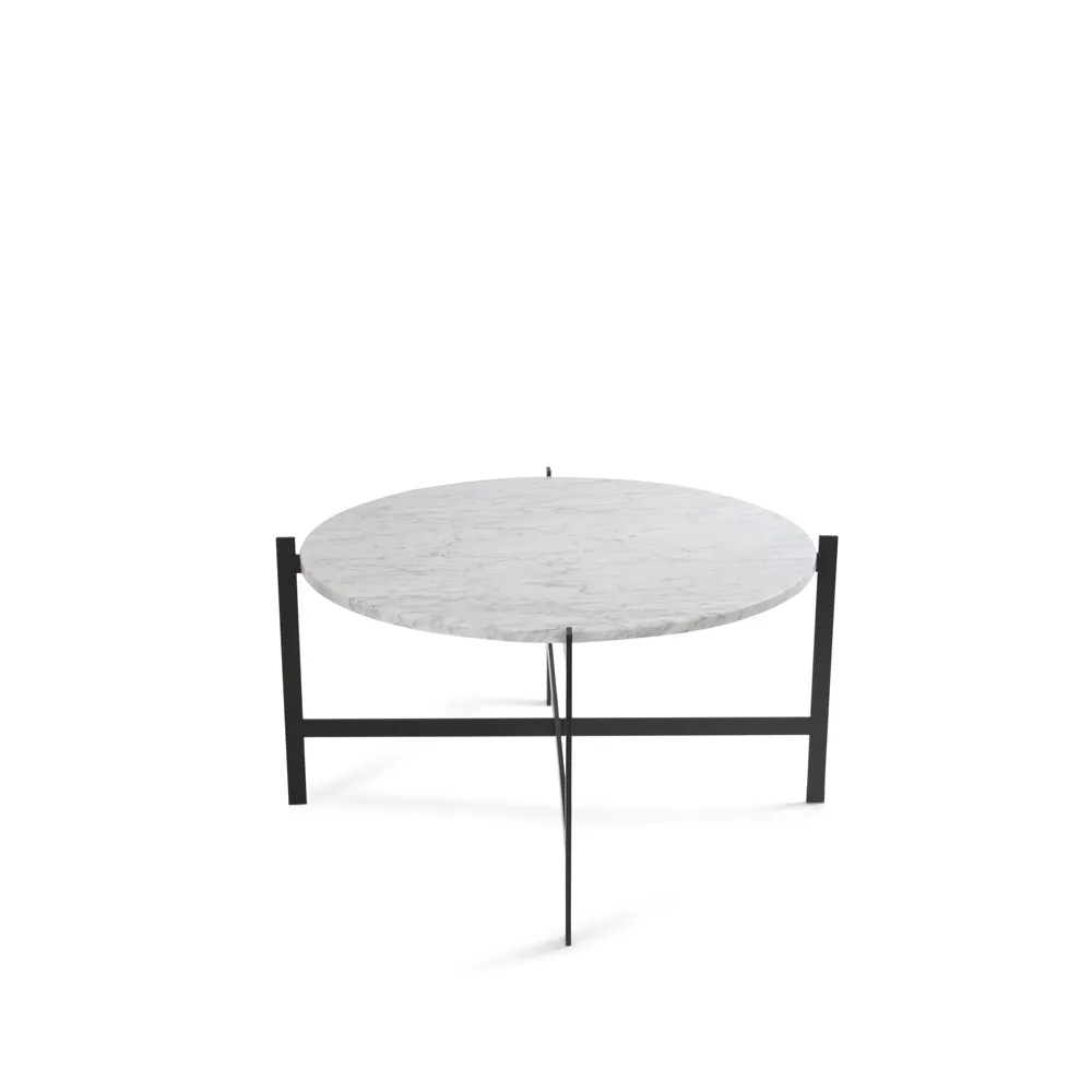 Tavolino Deck.iq{font-size:18px}Marmo grigio, struttura laccata in nero