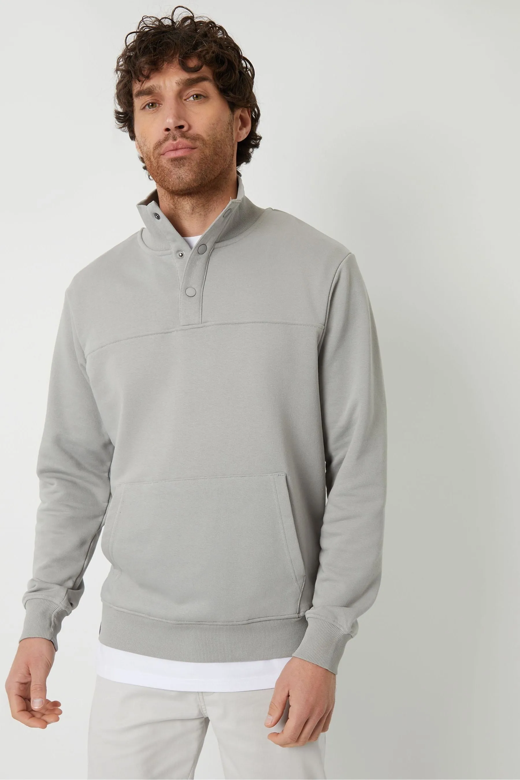 Threadbare - Maglia con Collo a imbuto e bottoni a bottoni a tre quarti