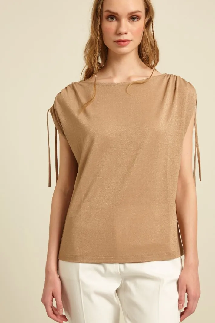 Top con spalla arricciata