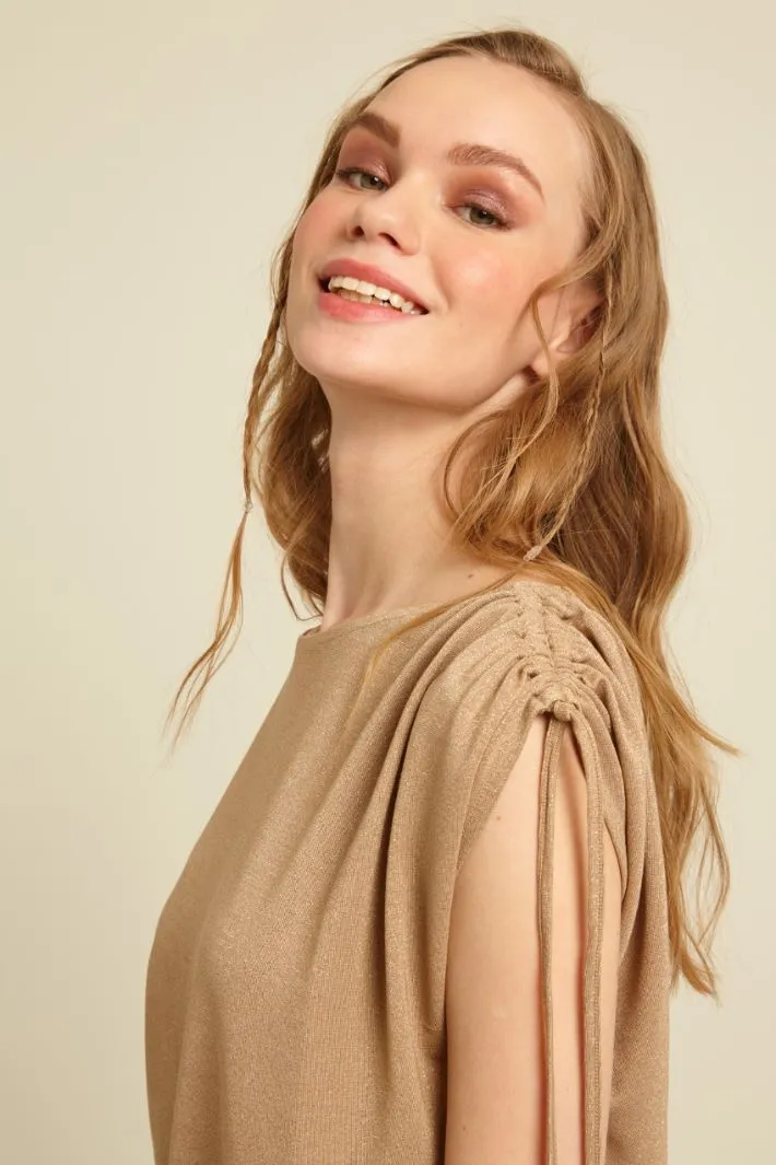Top con spalla arricciata